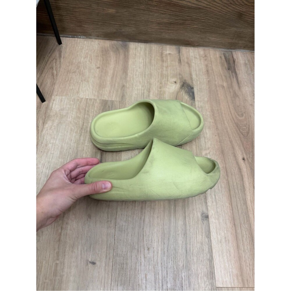 adidas Yeezy Slides in the 'Resin' colorway Foam Slide Sandals Sz 7